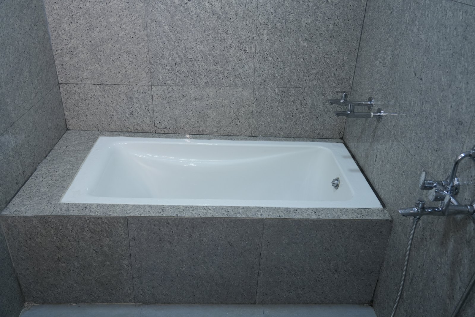 Royal Suite with Bath Tub - Rosie Villas